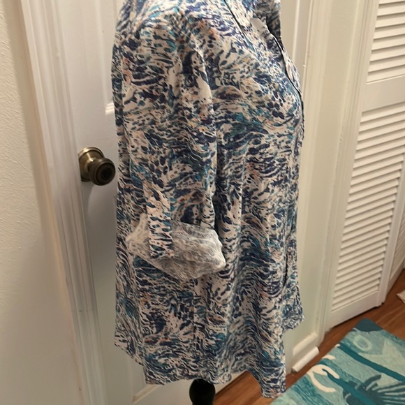 Intro love the fit blouse - Picture 2 of 5